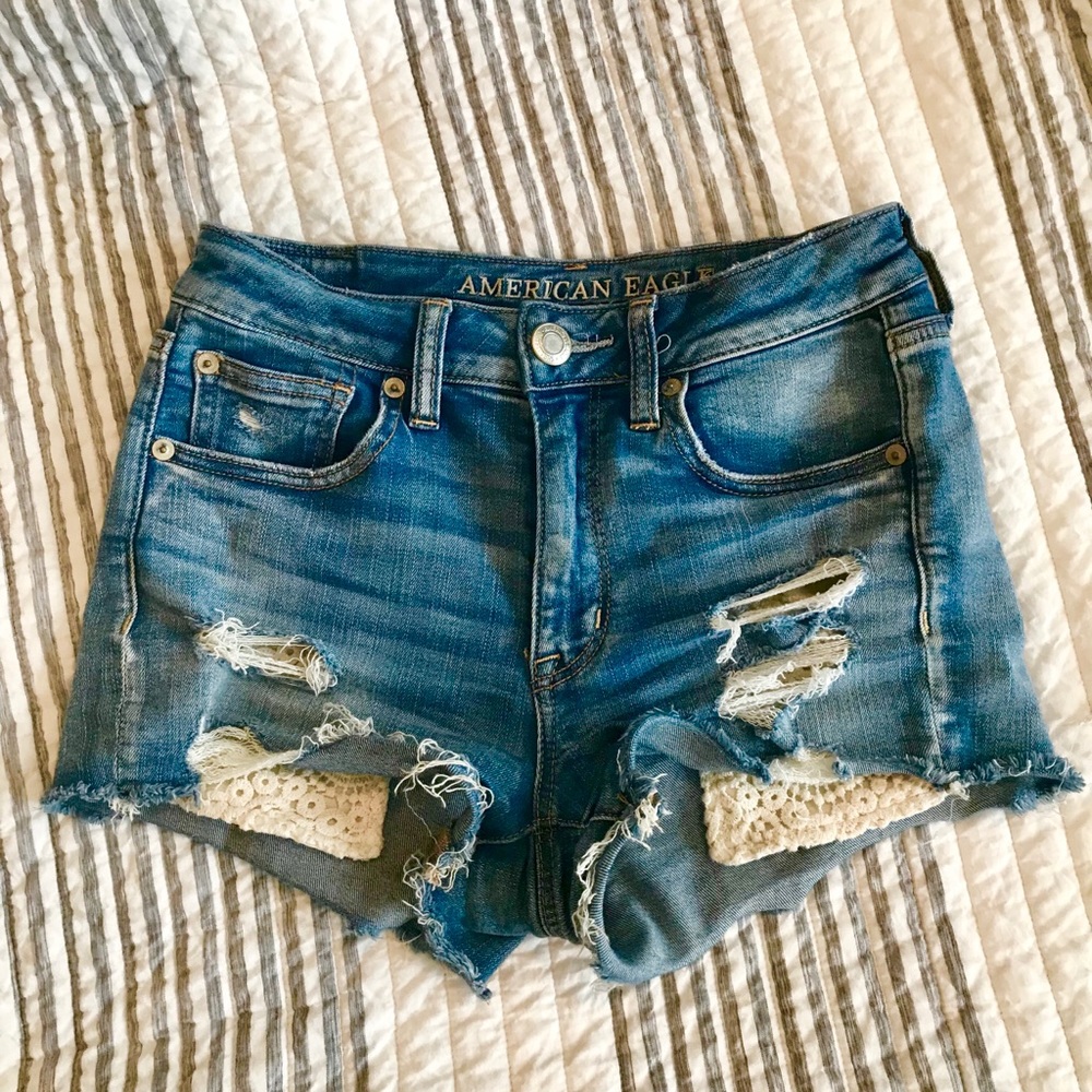 American Eagle hi-rise shortie distressed w/lace